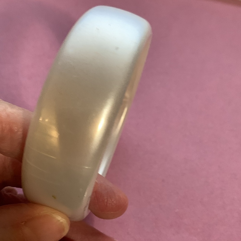 White wide bangle - Picture 6 of 7